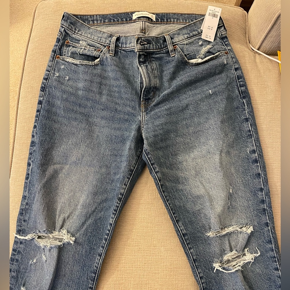 NWT Abercrombie mid rise boyfriend jeans. Size 32.